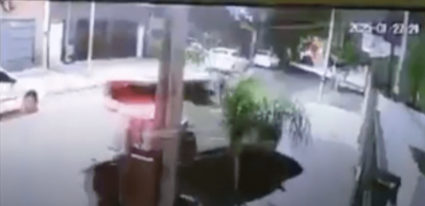 Hombre de 78 años mata a un delincuente e hiere a otro en un intento de robo en Argentina