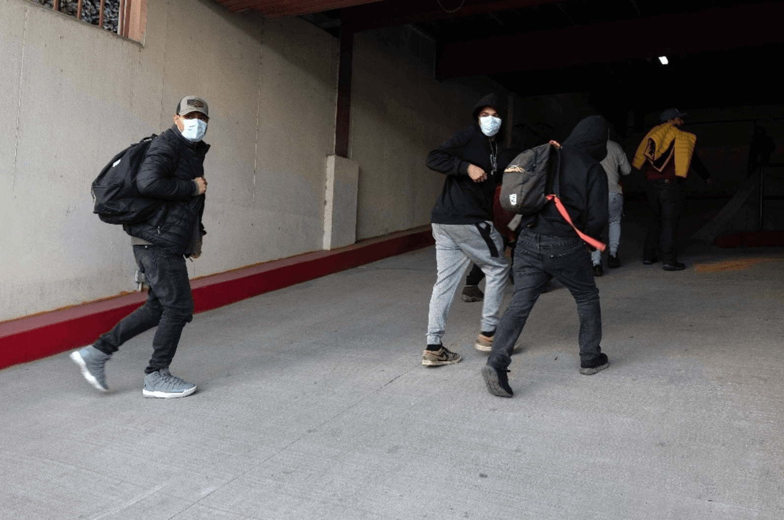 Migrantes deportados no fueron esposados, asegura Sheinbaum