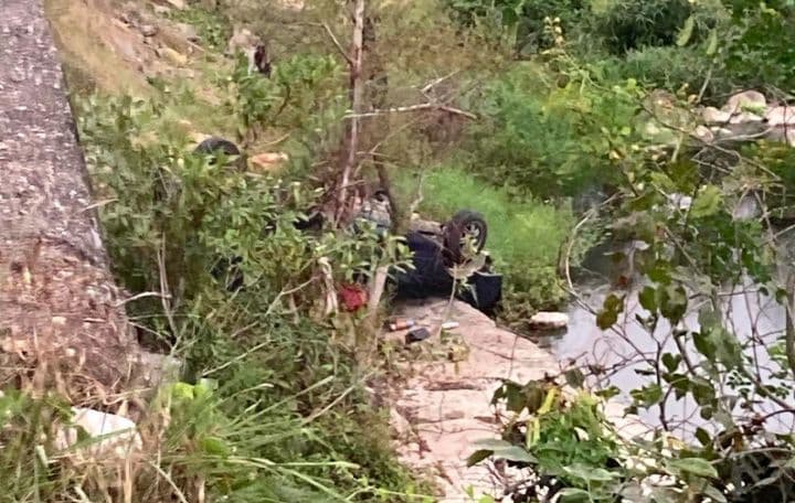 Mujer muere al caer a un arroyo en Tancanhuitz