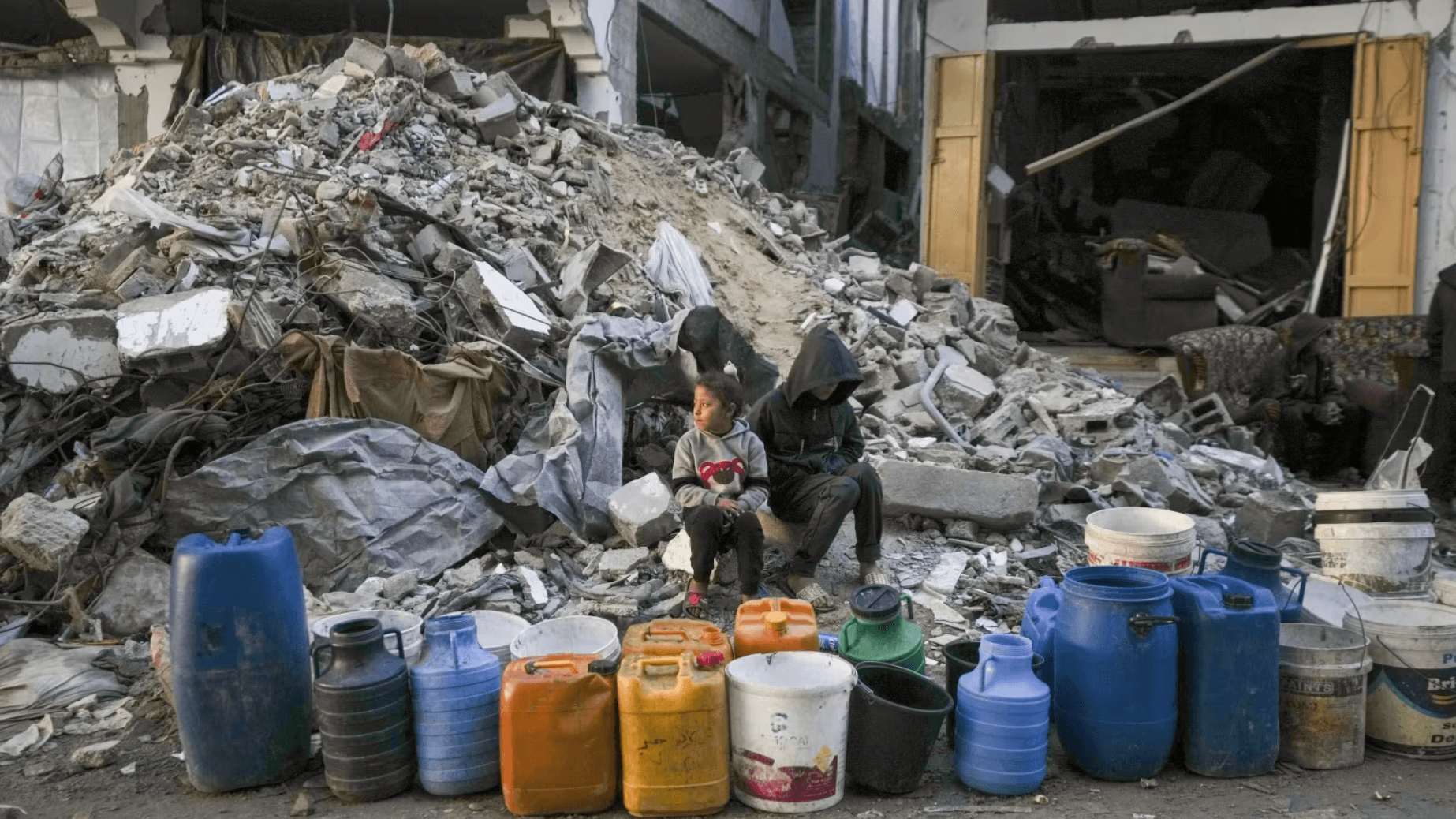 Trump propone reasentamiento de palestinos y descarta su regreso a Gaza