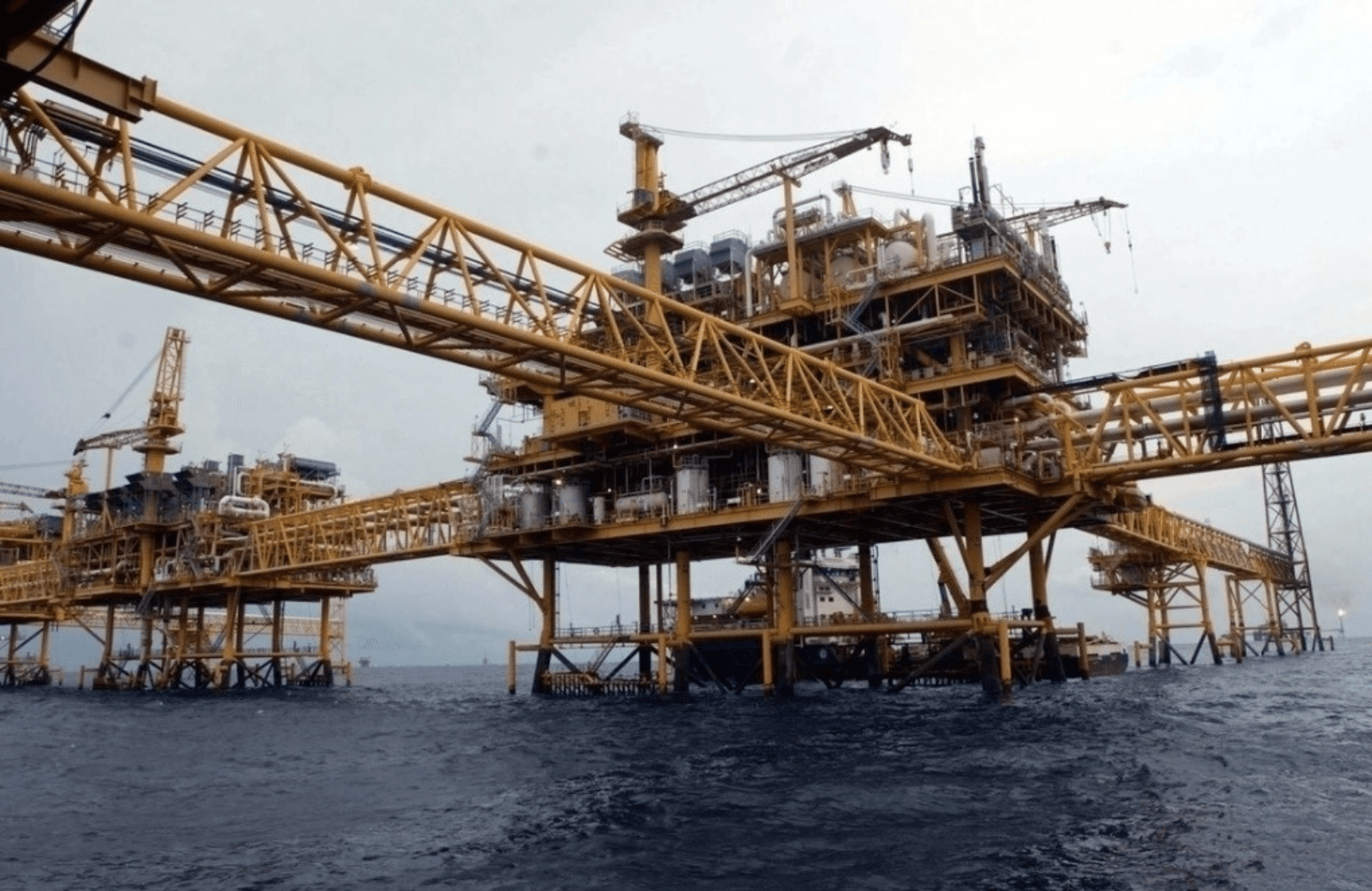 Sheinbaum exige a empresas petroleras invertir o regresar los contratos a la nación