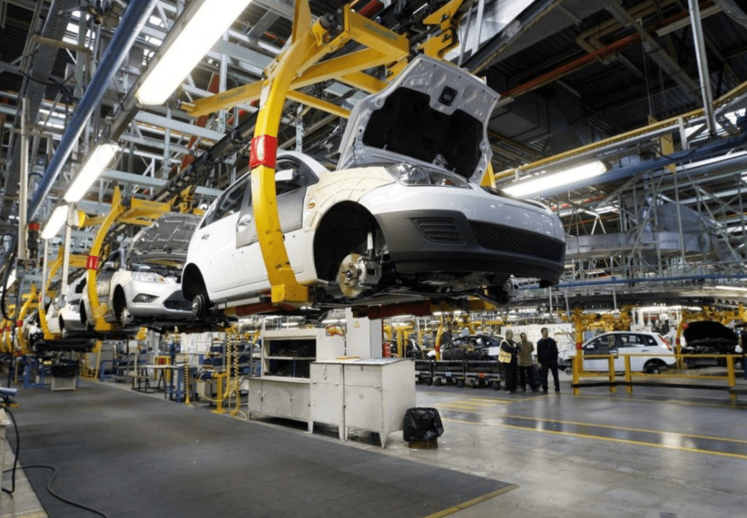 Trump anuncia nuevo arancel del 25% a automóviles para el 2 de abril