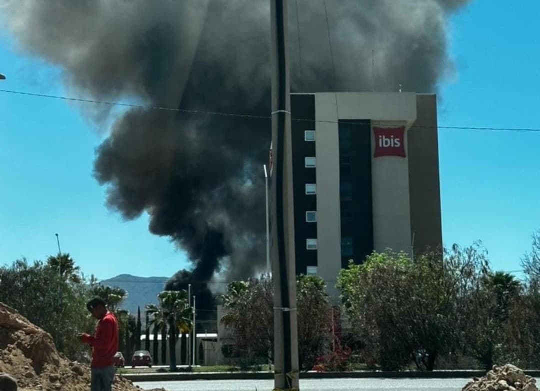 Reportan incendio a espaldas del Hotel Ibis en la capital potosina