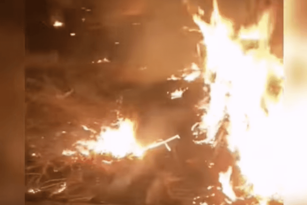 Incendio en Villa de Pozos moviliza a cuerpos de emergencia