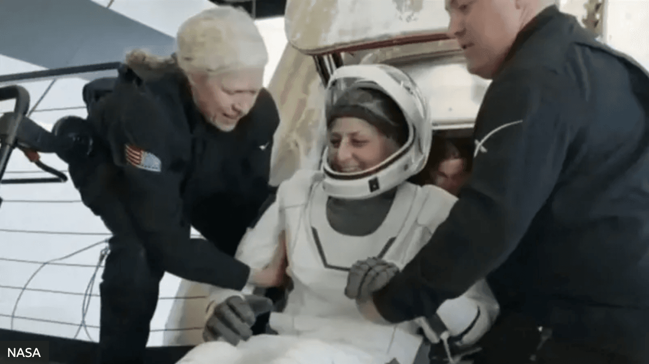 Astronautas regresan a la Tierra tras permanecer nueve meses varados en el espacio