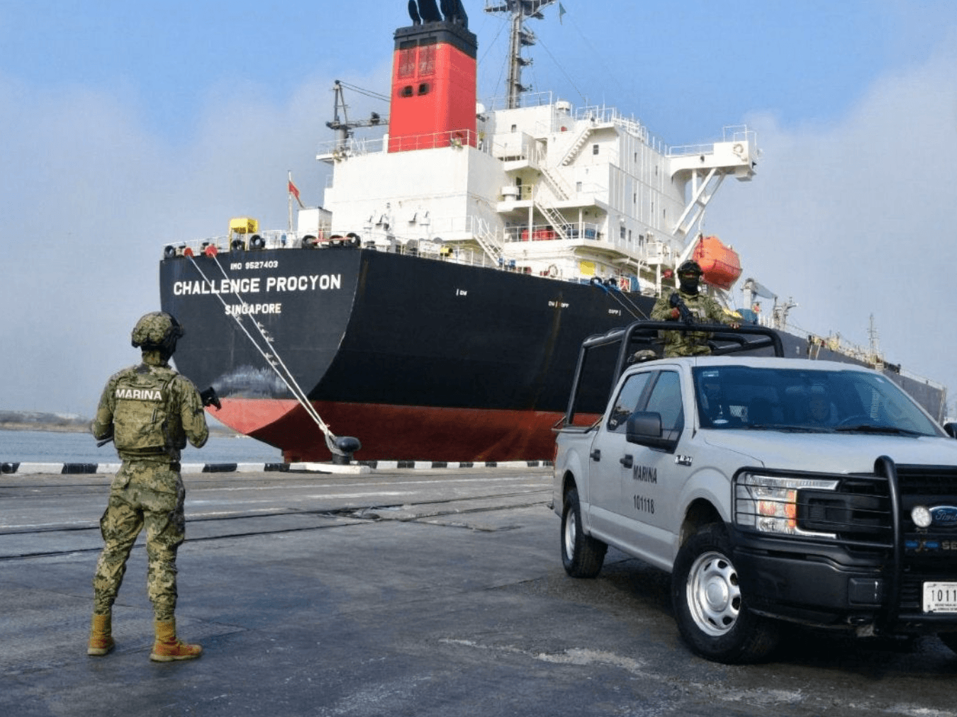 Marina asegura cargamento histórico de combustible robado en Tamaulipas