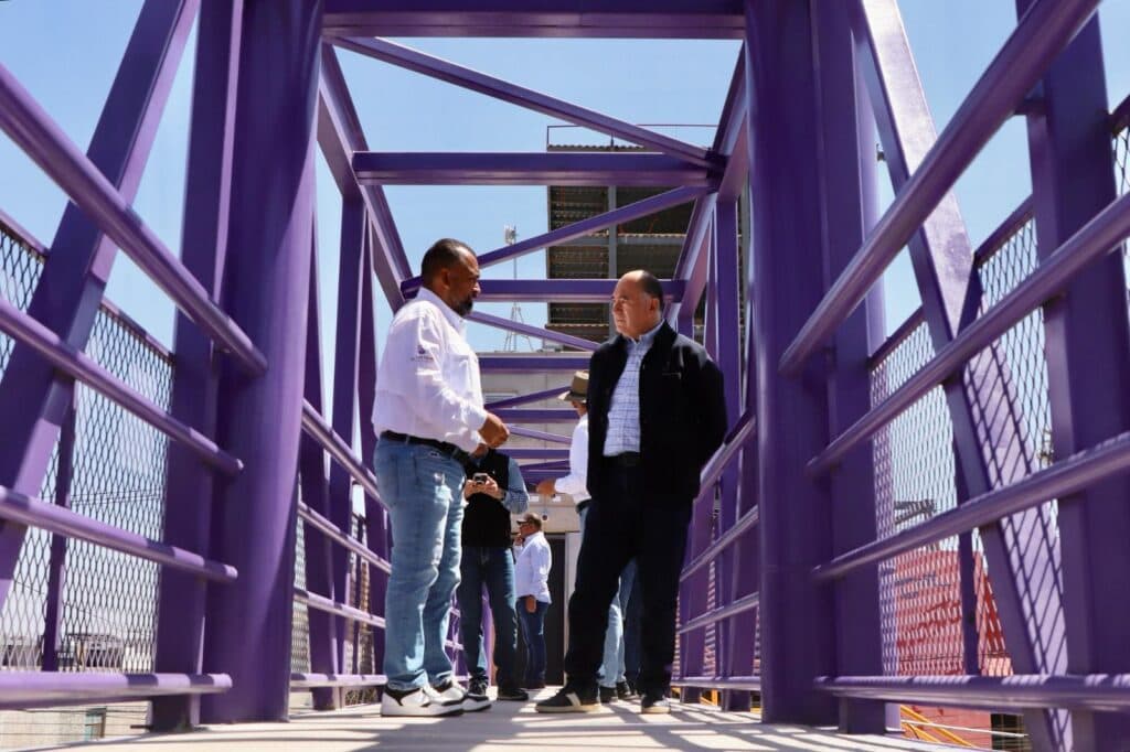 Supervisa alcalde Galindo nuevo puente peatonal inclusivo en Salvador Nava