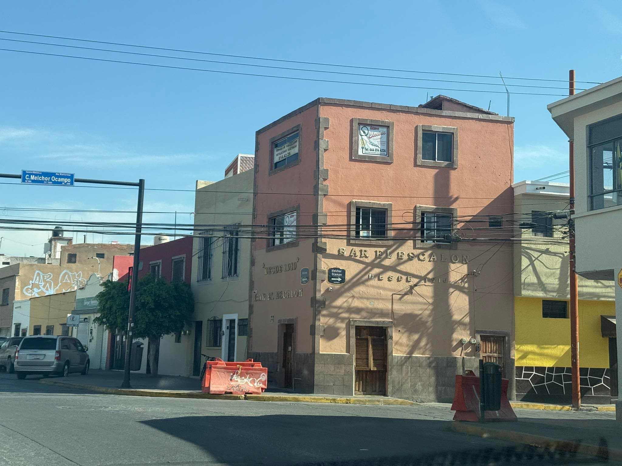 Asaltan con armas de fuego el bar “El Escalón” en el Centro Histórico de SLP