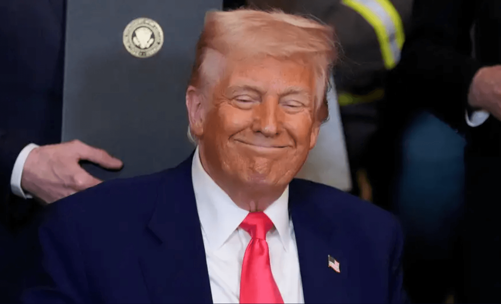 Trump endurece aranceles a China y ofrece pausa temporal a aliados