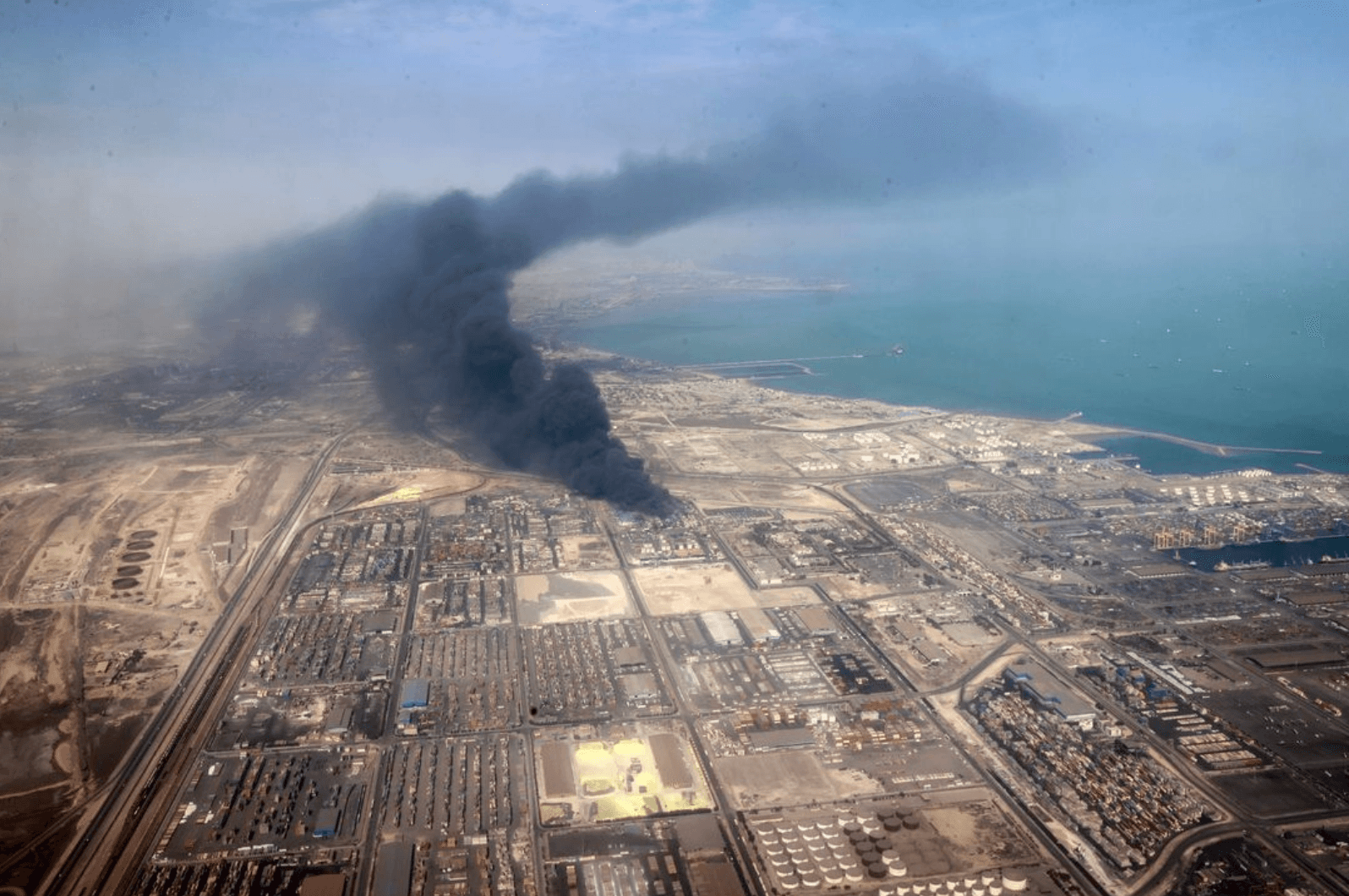 Explosión en puerto de Irán deja 40 muertos y más de mil heridos