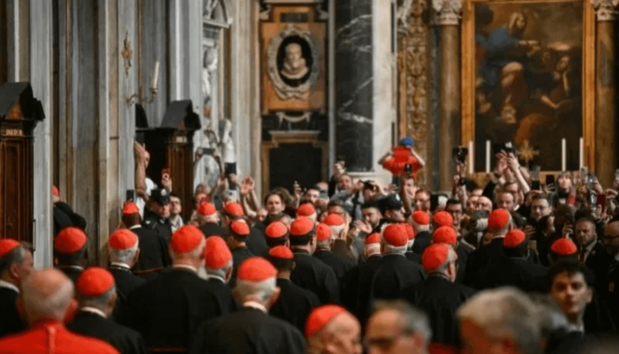 Cardenales fijan fecha para elegir al nuevo papa tras la muerte de Francisco