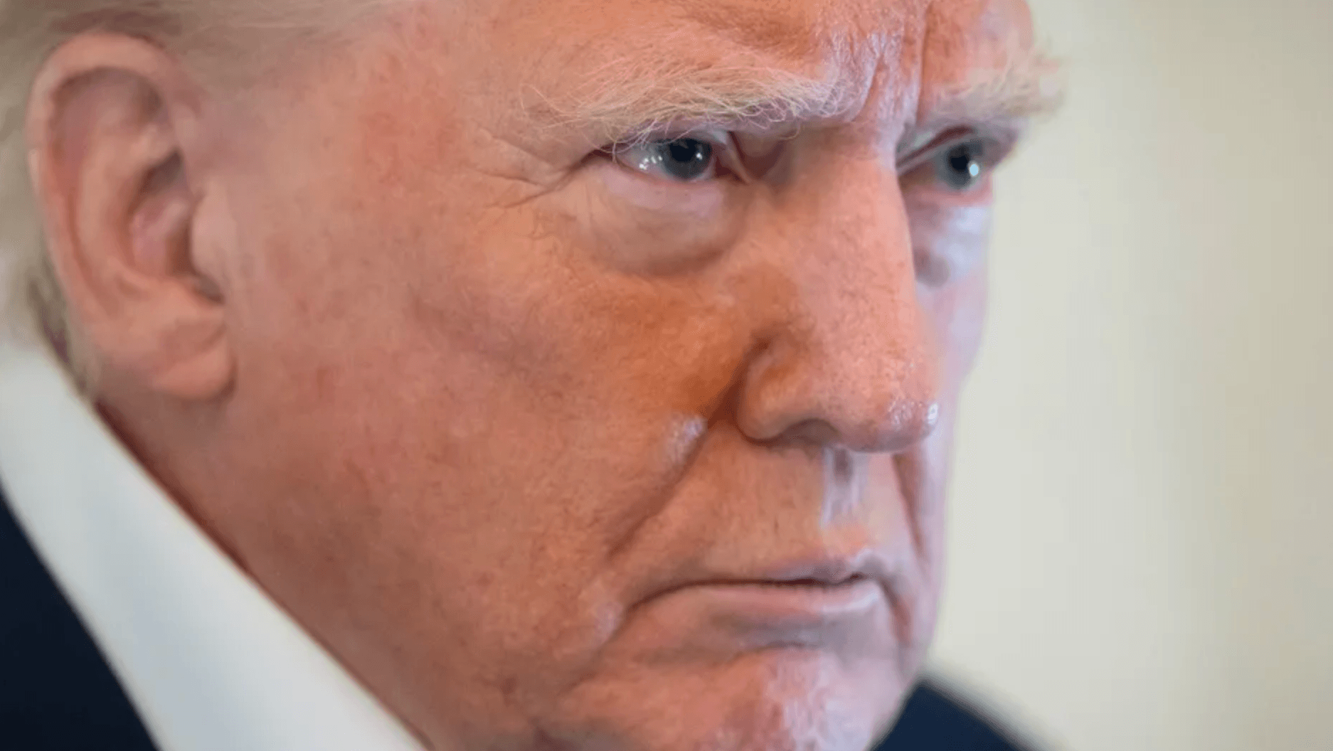 Trump impulsa plan de autodeportación con apoyo económico y boletos de avión