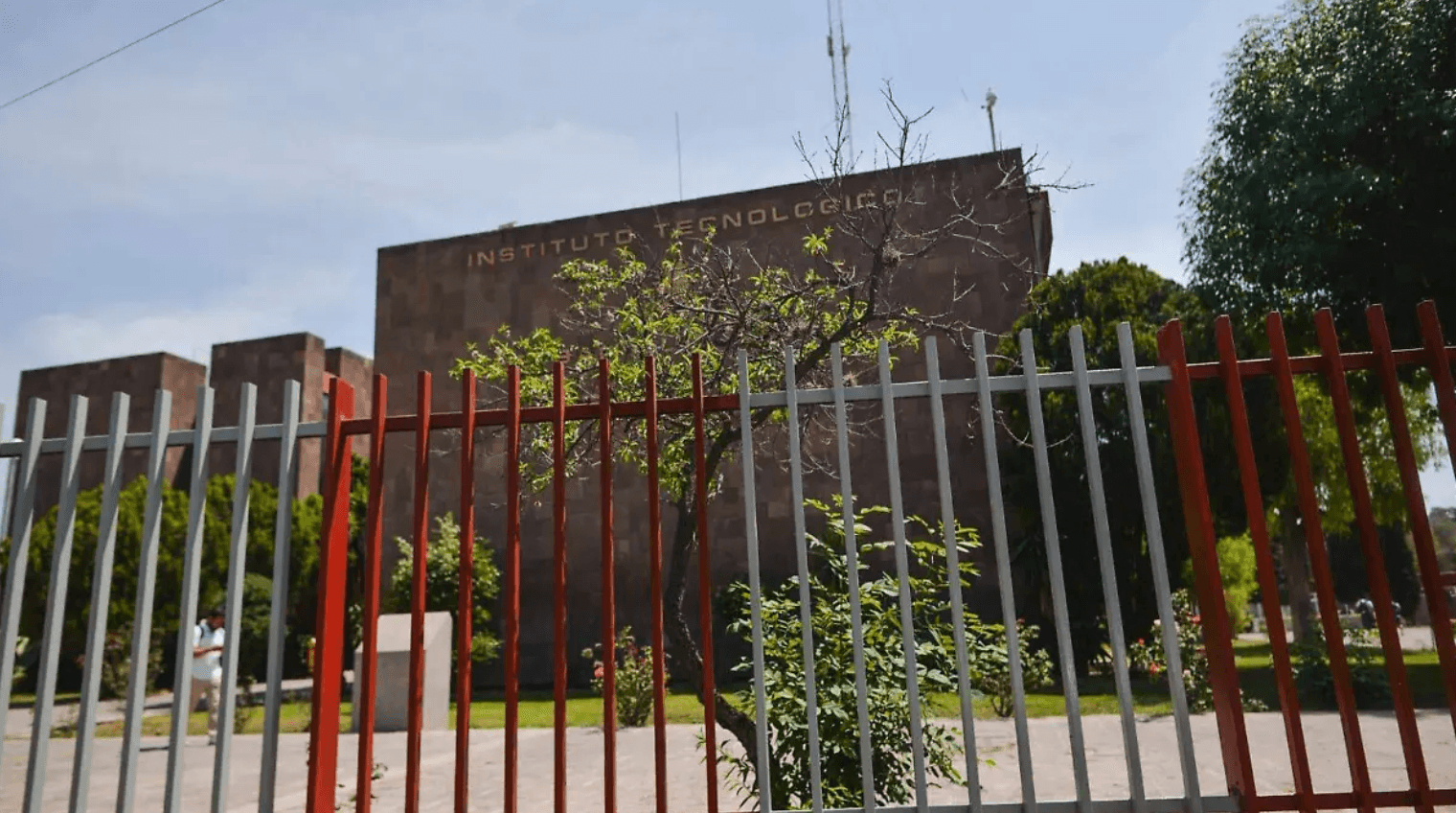 Alumnas ITSLP exigen acciones contra docentes señalados por abuso