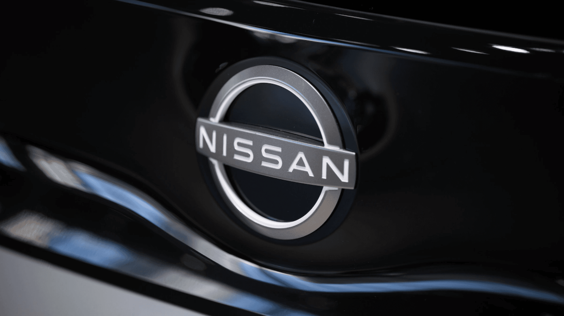 Nissan recorta empleos y cierra plantas tras reportar su mayor pérdida en décadas