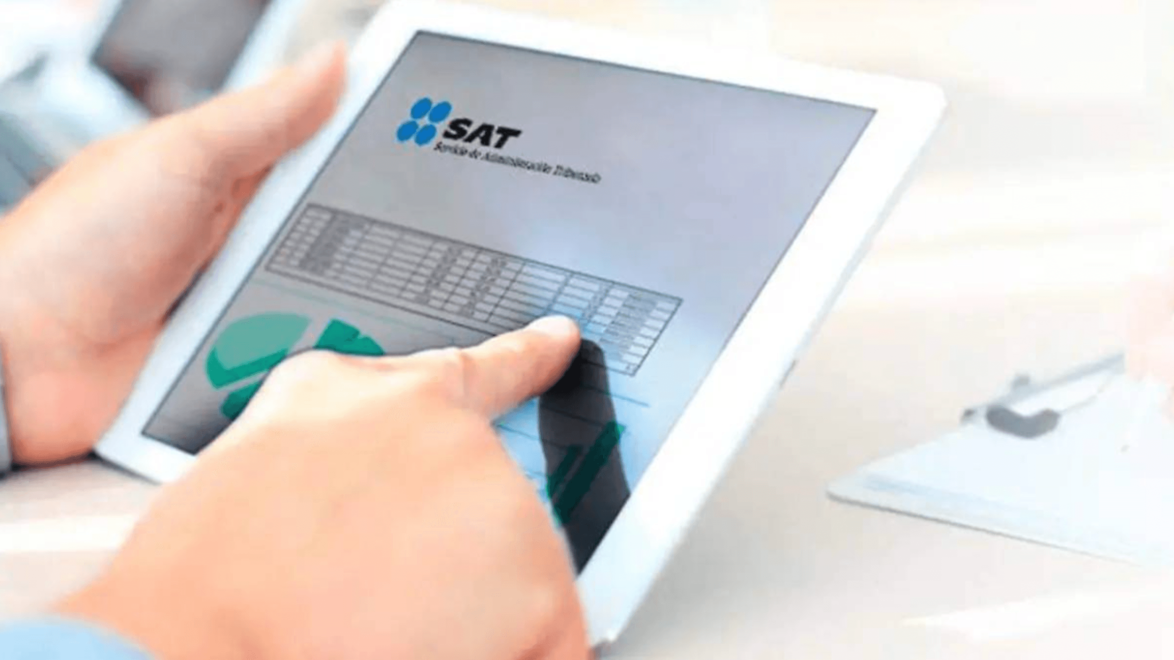 SAT advierte sobre riesgos fiscales por prestar tarjetas de crédito