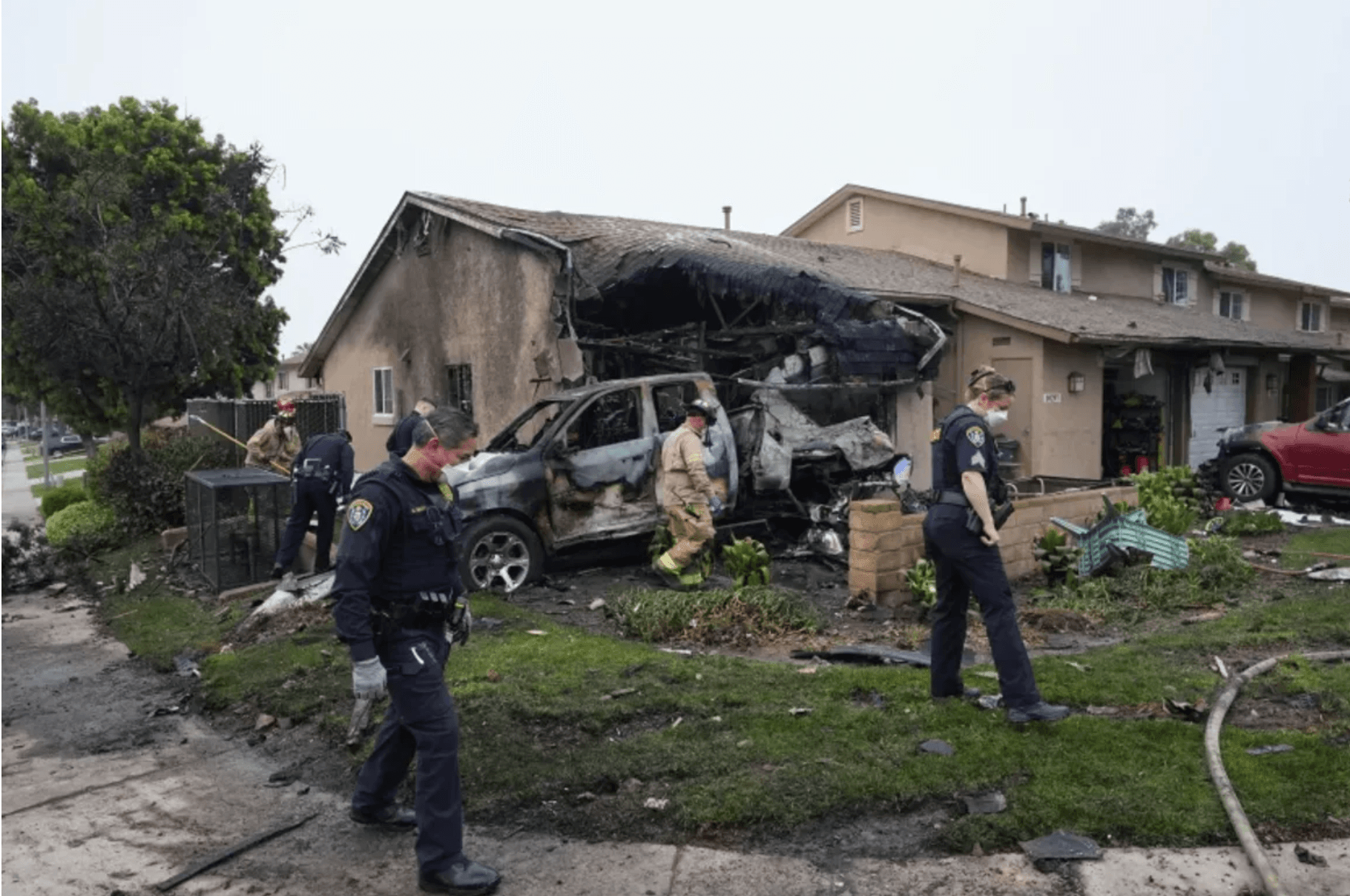 Avioneta se estrella en zona residencial de San Diego durante la madrugada