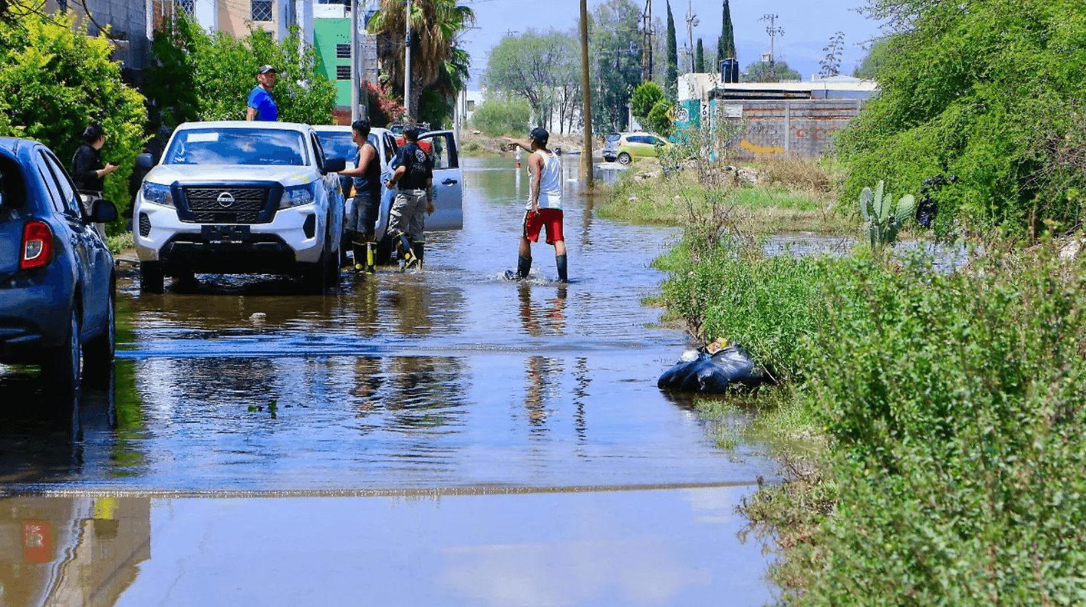 Investigan origen de residuos industriales en colonia de Villa de Pozos