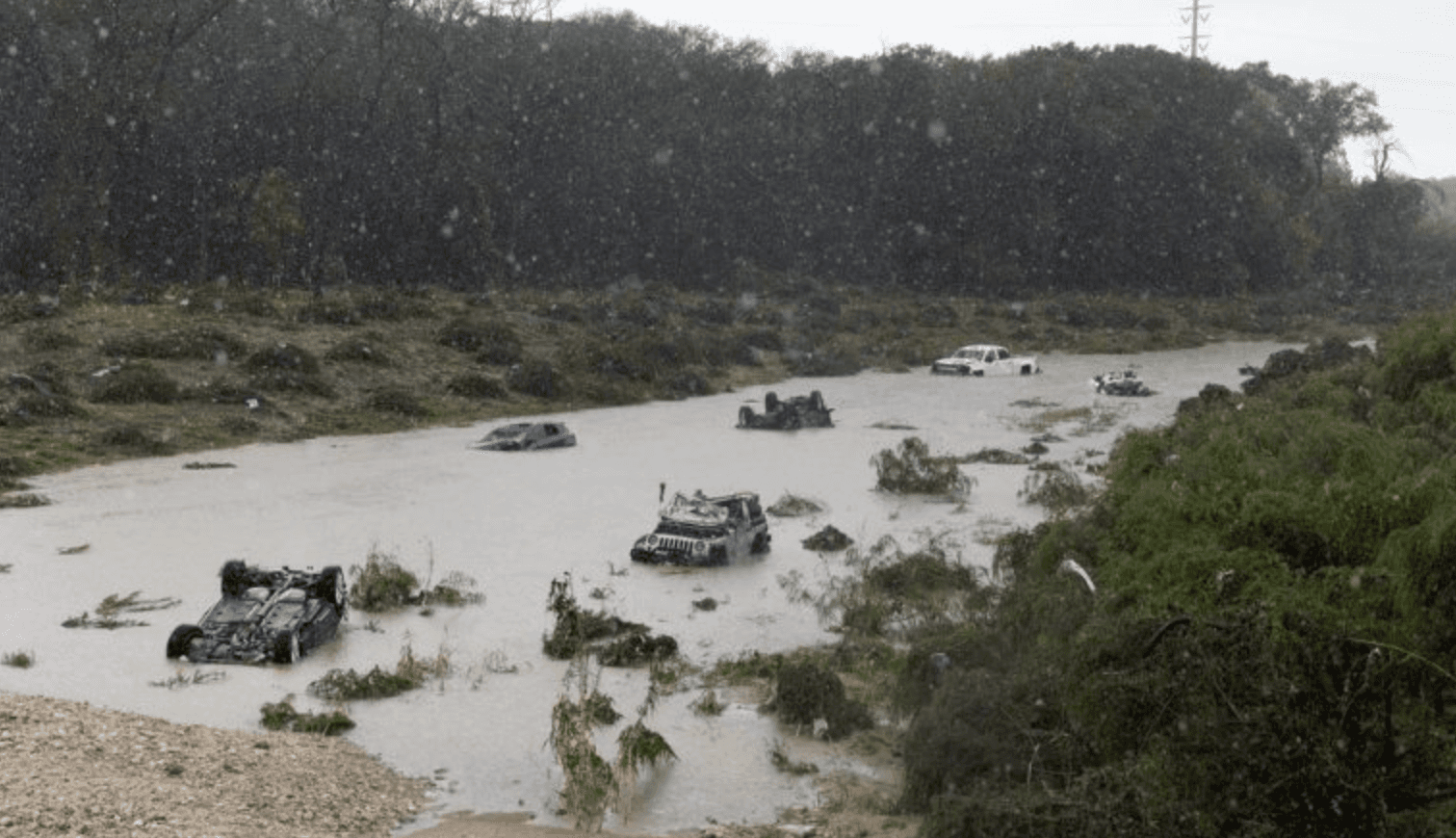 Fuertes lluvias dejan cinco muertos en San Antonio