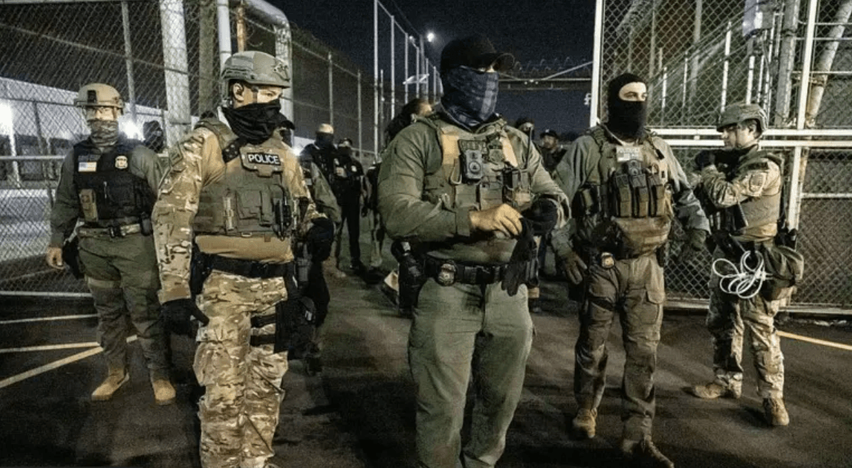 Trump intensifica redadas en ciudades santuario y enfrenta nuevas protestas