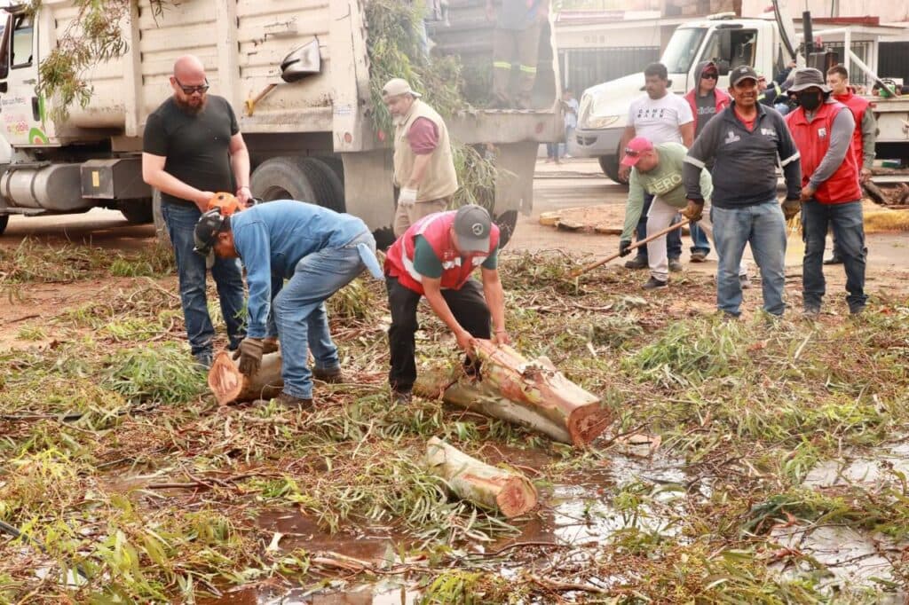 En tiempo récord reestableció Ayuntamiento circulación tras lluvias