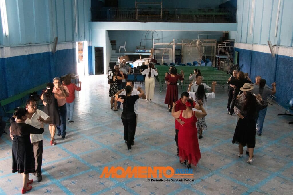 Tres tiempos y un floreo: la vida danzonera, pasión, cadencia y tradición