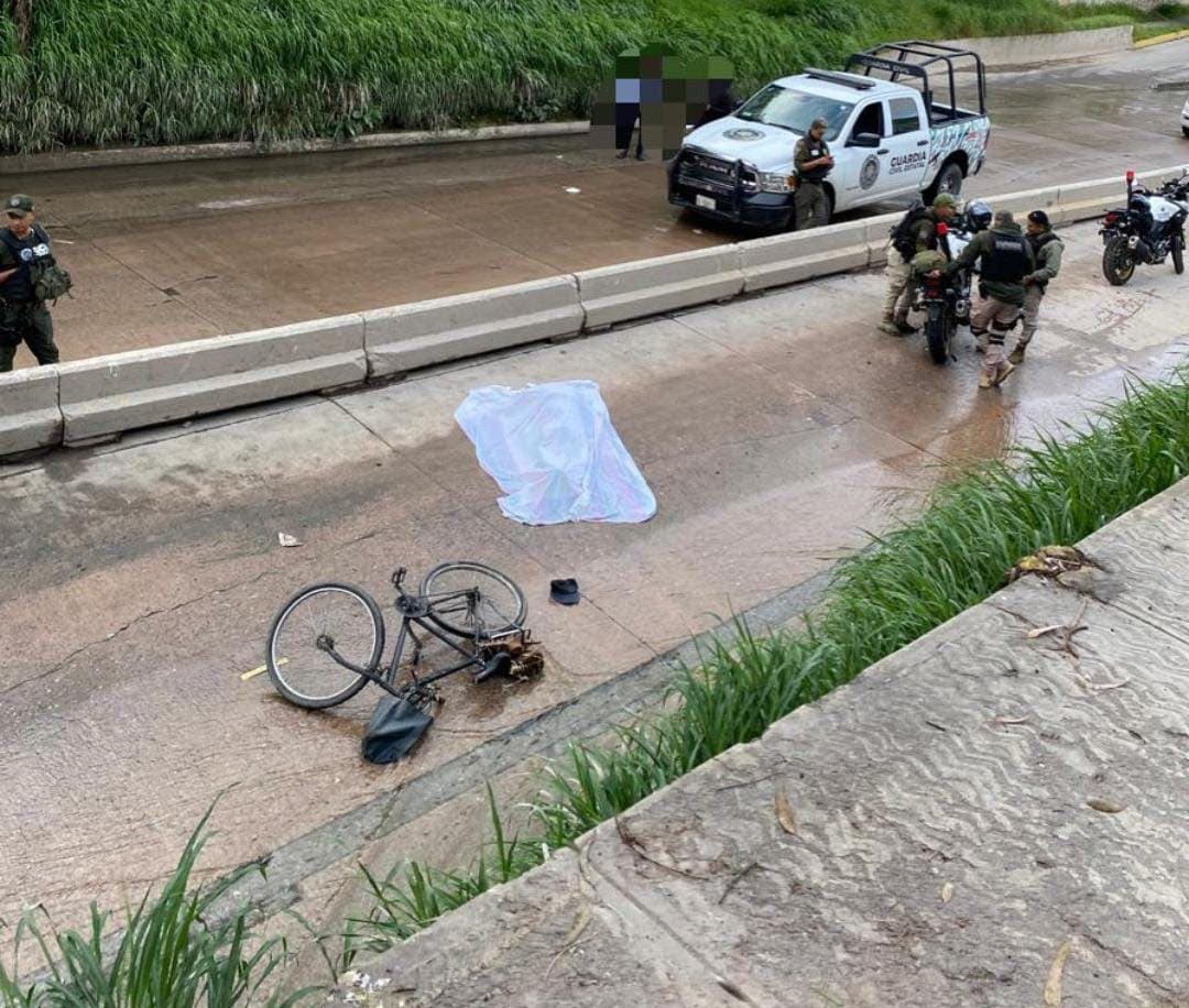 Ciclista pierde la vida tras caer de puente en Río Españita