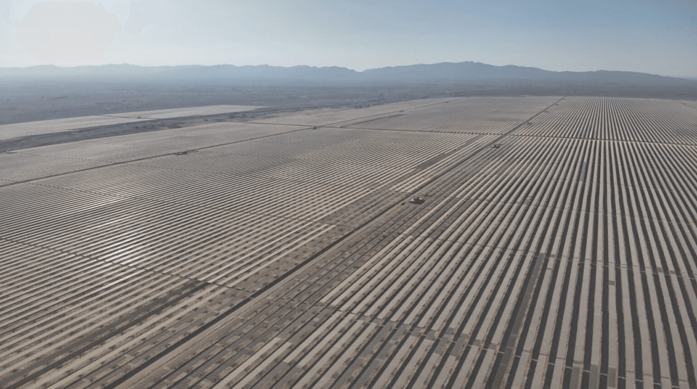 China rompe récord mundial instalando 100 paneles solares por segundo