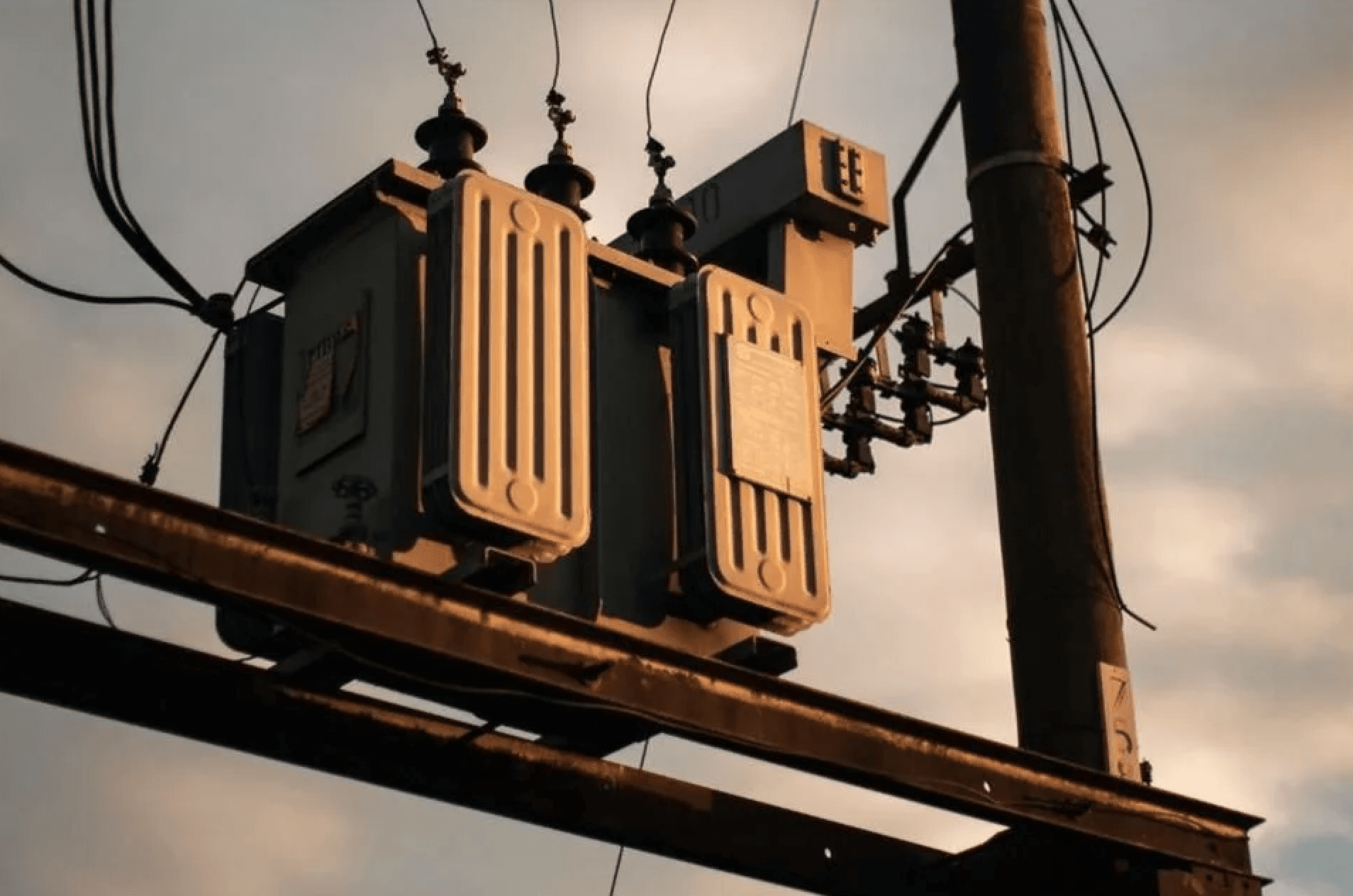 Industria en Nuevo León enfrenta advertencia de la CFE por consumo eléctrico