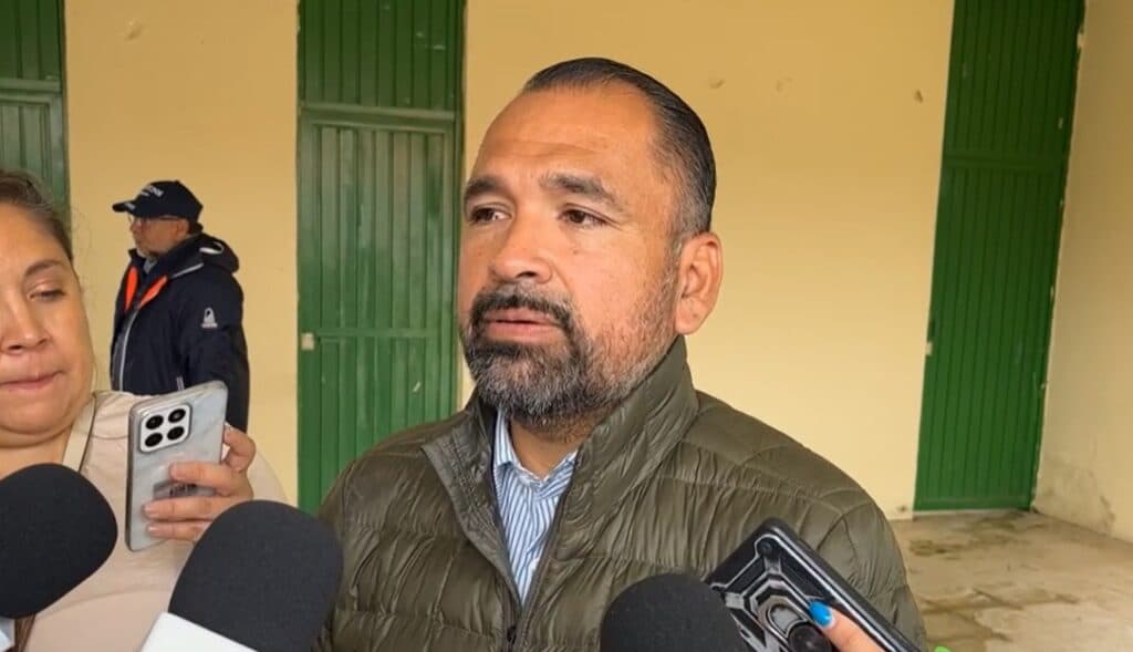 Trabaja Ayuntamiento en proyecto contra inundaciones en el puente Othón