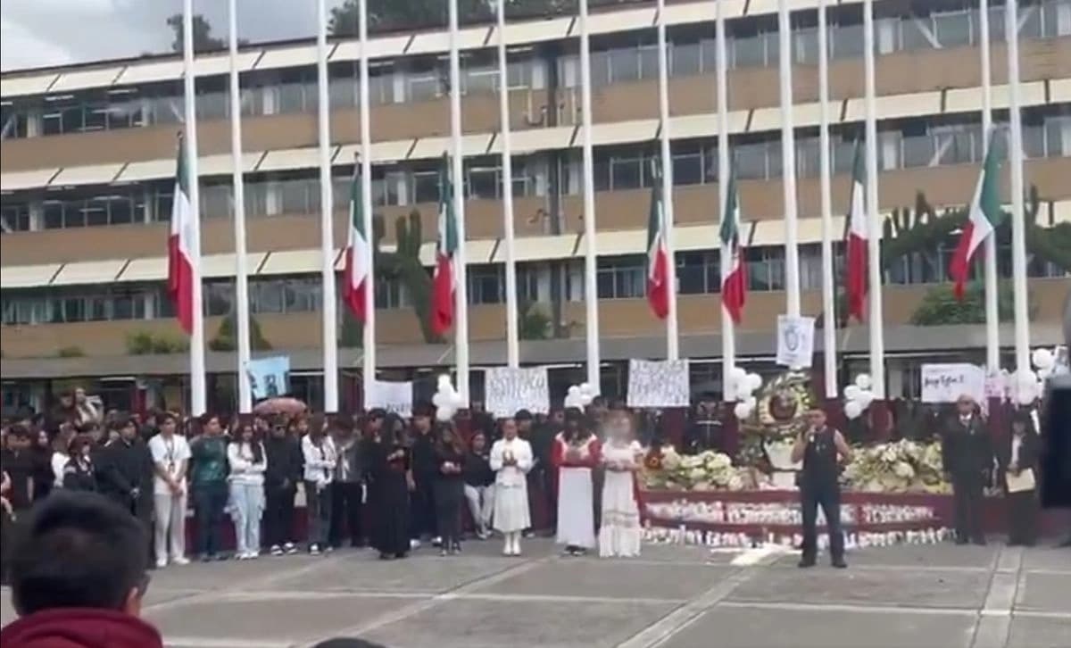 Despide comunidad politécnica a profesor y estudiante fallecidos en explosión de pipa