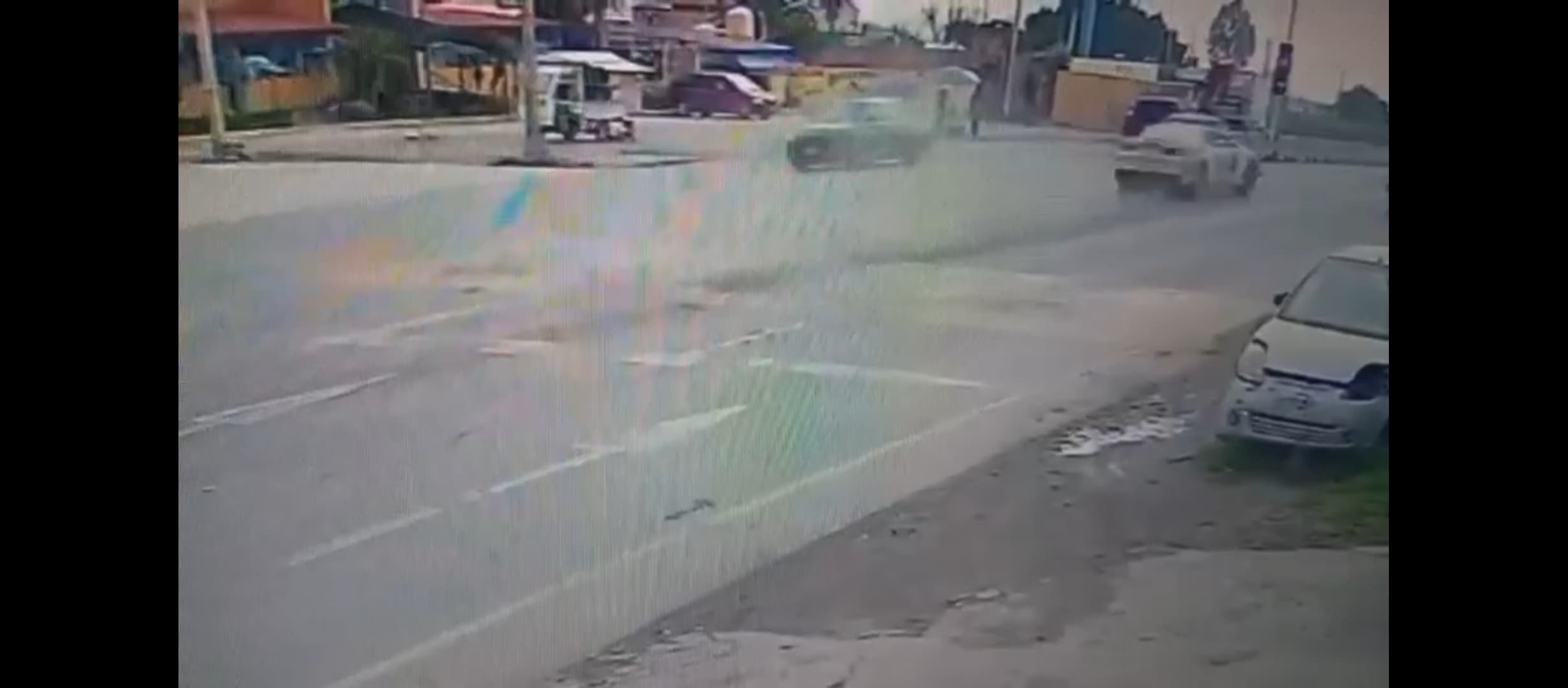 Demuestra video choque de Patrulla de Guardia Civil a vocho