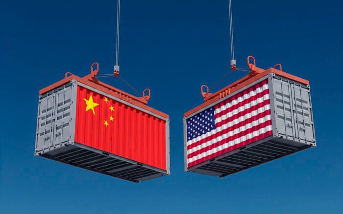 Amenaza Trump con aumentar al 100% aranceles a exportaciones chinas