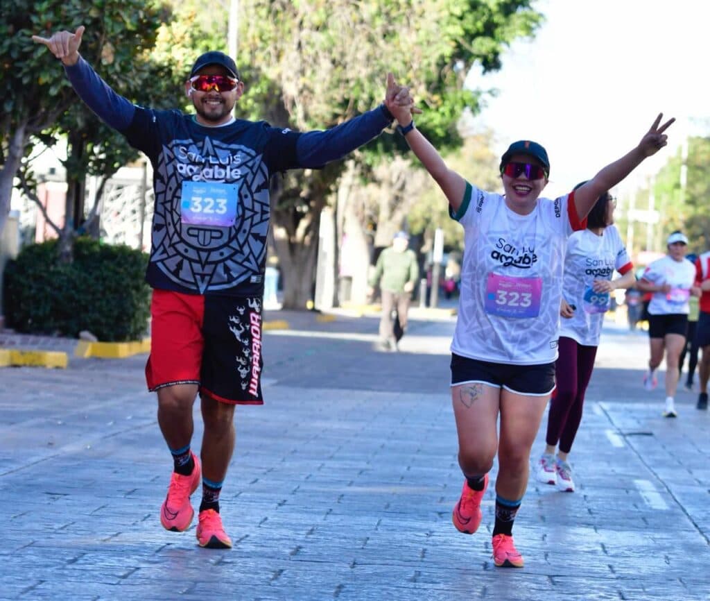 Participan más de mil parejas en carrera atlética Yo Amo Correr Juntos por la Copa