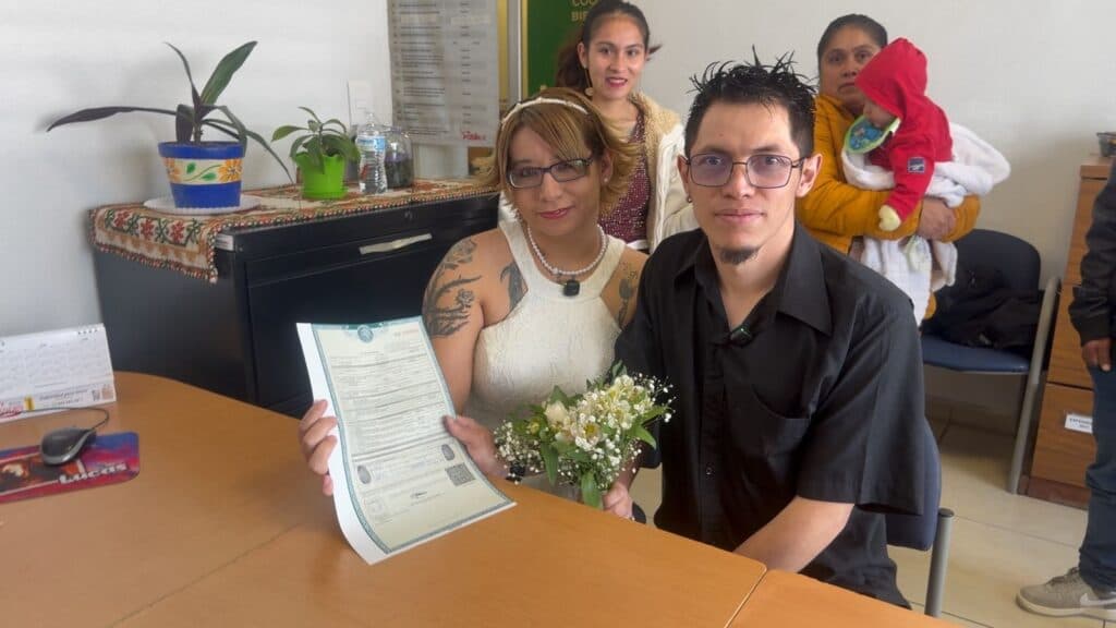 Del “like” al altar: pareja que se conoció en TikTok se casa en boda colectiva del DIF Muncipal