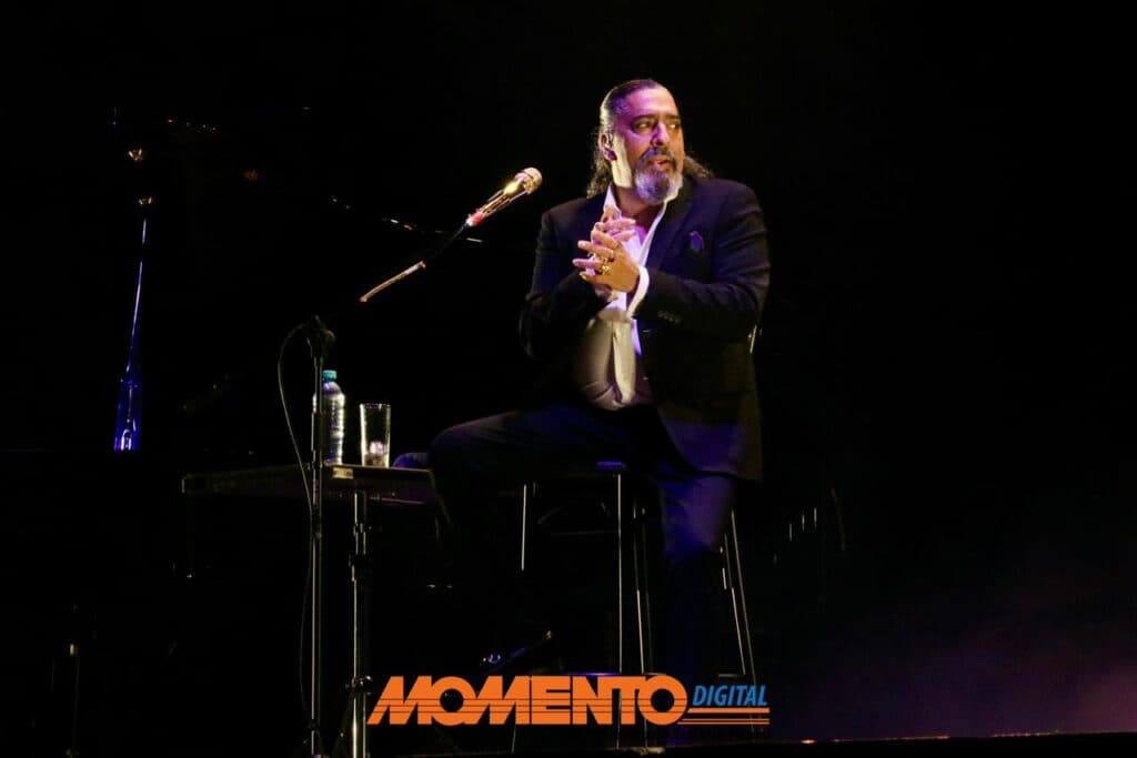 El Cigala llenó de romanticismo y flamenco la Plaza de Fundadores